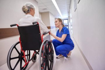 Rollstuhl mit Selbstantrieb für Senioren