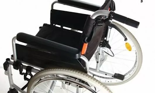 rollstuhl-mit-trommelbremse-hinten_ rollstuhl-mit-trommelbremse-hinten_