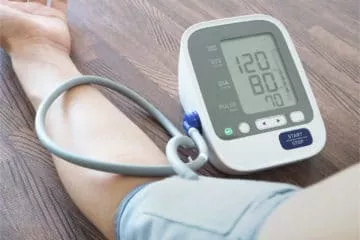 Blutdruck messen bei Senioren